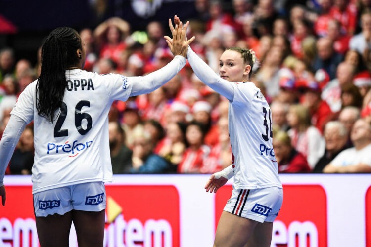 Handball Les Françaises sont championnes du monde Women Sports