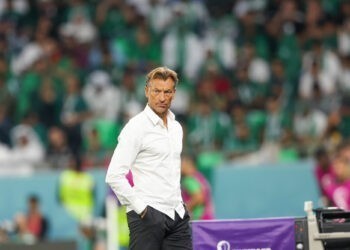 Supporter d'un club féminin – Willy Bauchet joue du tambour avec